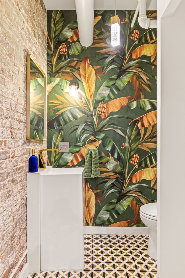 Photo - 104 Thompson St