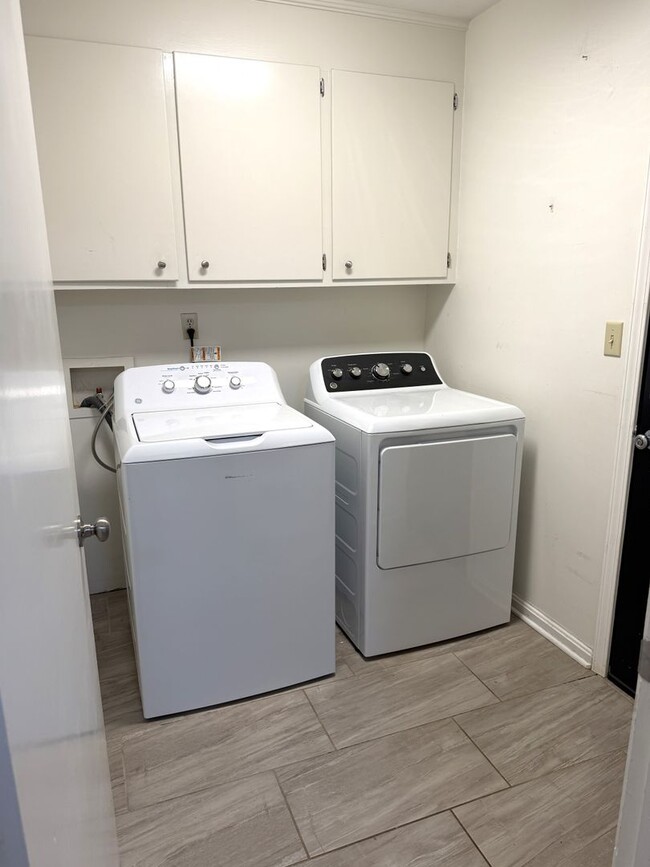 Photo - 4 bedroom 2 bath house in Woodridge available August 1st!