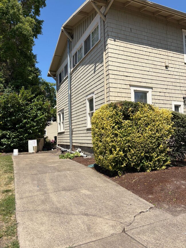 Photo - (844) NW 15th St. - 3 Bedroom / 1 Bathroom w/ Two Large Bonus Rooms Unit 1