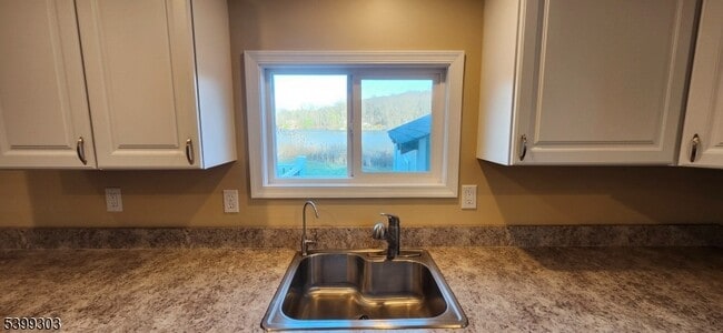 Photo - 494 Otterhole Rd