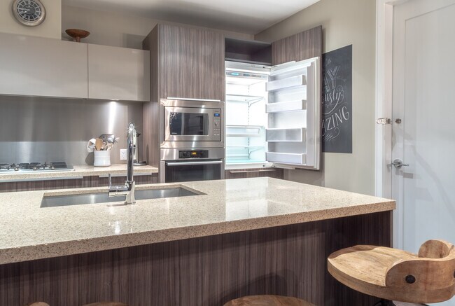 Photo - 703-1625 Manitoba St Unit 703