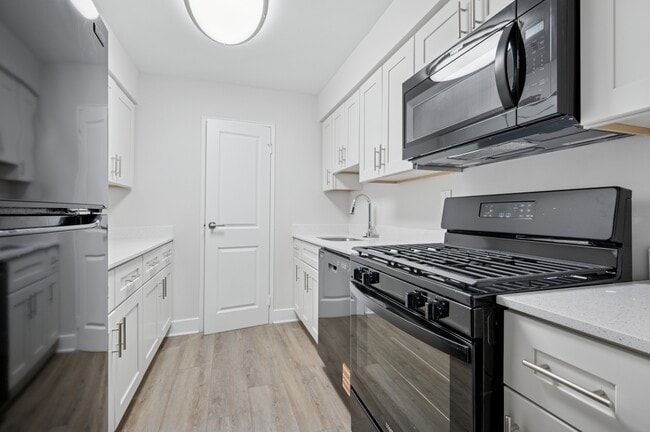 Building Photo - 7400 Roosevelt Rental