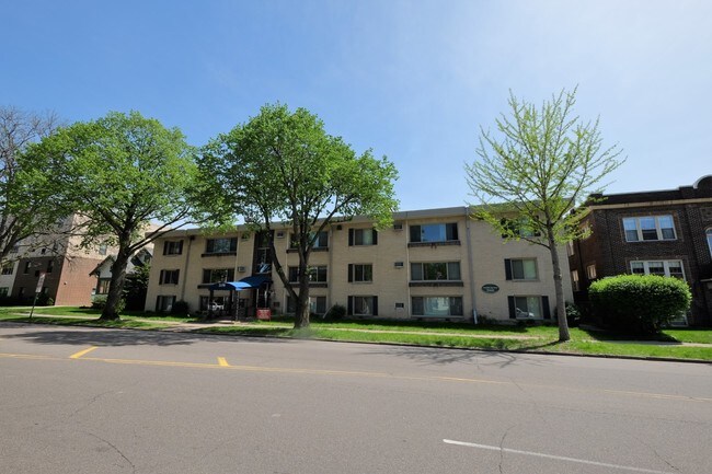 Grand Place Apartments | 2158