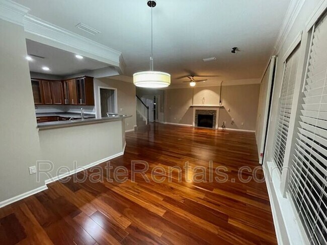 Photo - 11184 Castlemain Cir W