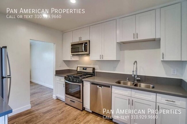 Building Photo - 447 1/2 W 4th St-A Unit A