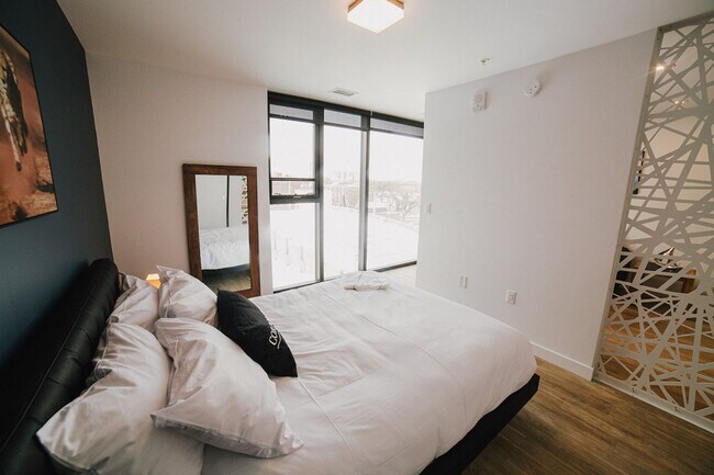 Photo - 221 Stradbrook Ave Unit ID1223077P