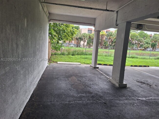 Photo - 1300 W 53rd St Unit 38