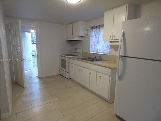 Photo - 1135 E Voorhis Ave