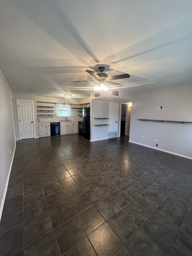2036 Lisa Cir