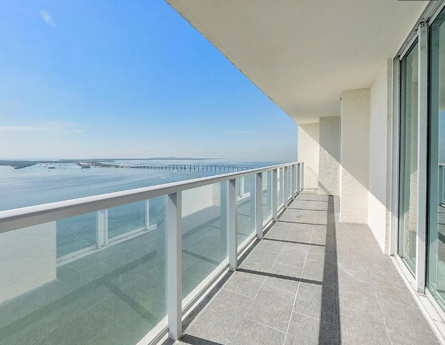 Photo - 1155 Brickell Bay Dr Unidad 3410 Rental