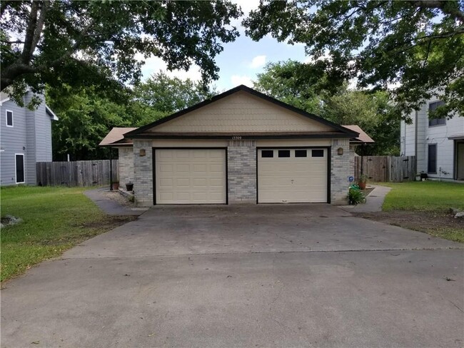 Building Photo - 13309 Saddlebrook Trail Rental