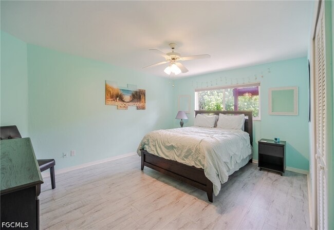 105 SW 39th Pl