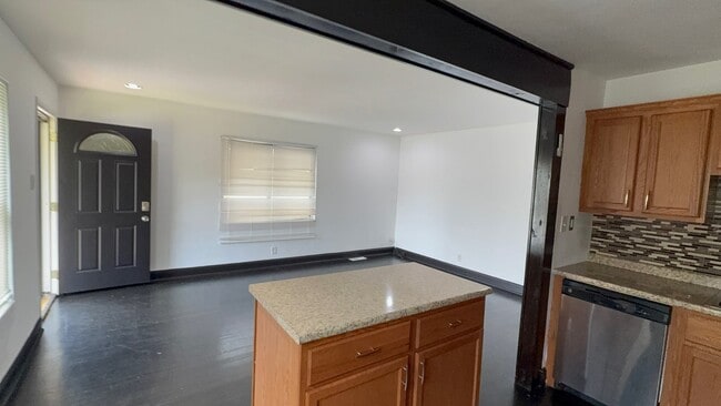 Photo - 1260 George St
