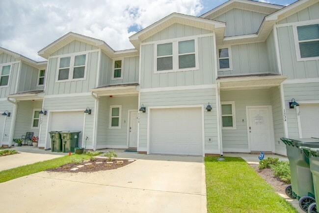 Photo - Spacious North Pensacola Townhome Featuring Modern Finishes, Granite Kitchen, Private Garage, Com...