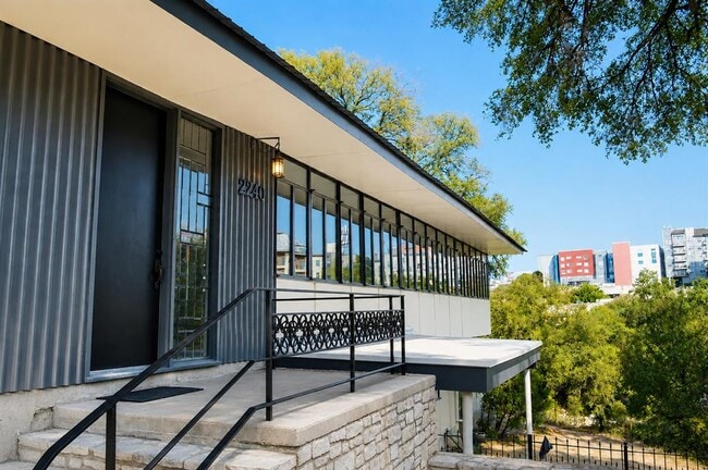Photo - 2410 Pemberton Pkwy