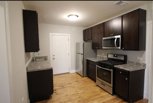 Modern Kitchen with updated appliances - 4402 W Belden St Unit 3
