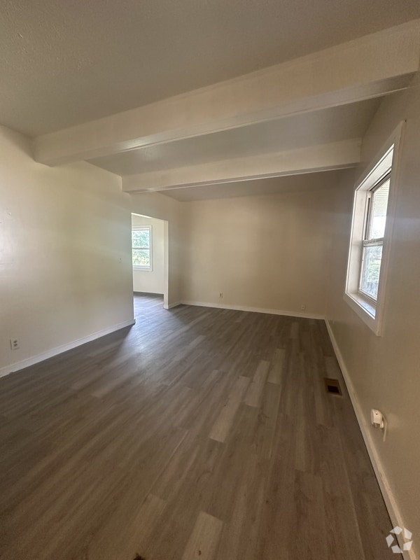 Building Photo - 3626 E 143rd St Rental