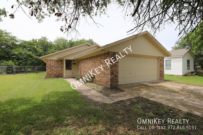 Building Photo - 811 Clyde St