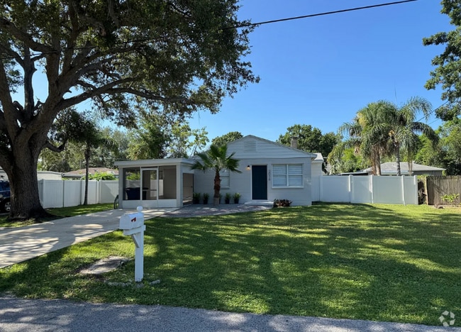 Building Photo - 3016 W Van Buren Dr Rental