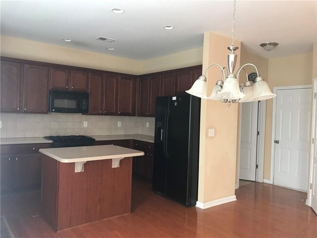 Photo - 729 Castlebottom Dr SE