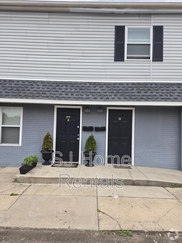 Building Photo - 215 S Pavilion Ave Rental