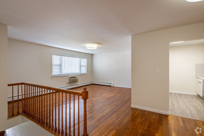 1BR, 1BA - 730SF