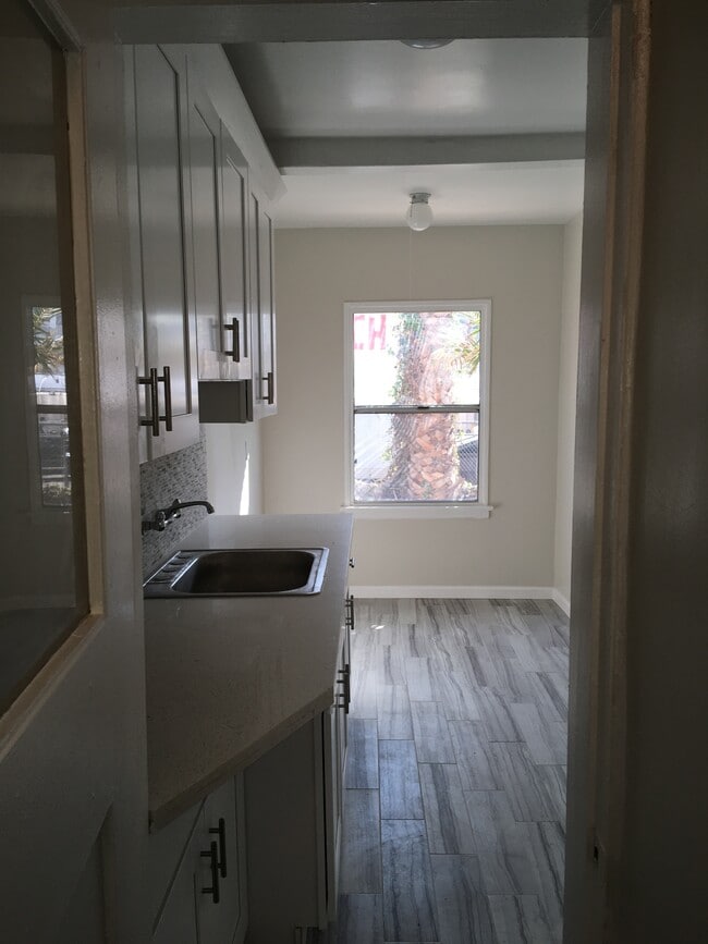 Building Photo - 1142 Harvard St Unit number 2 Rental