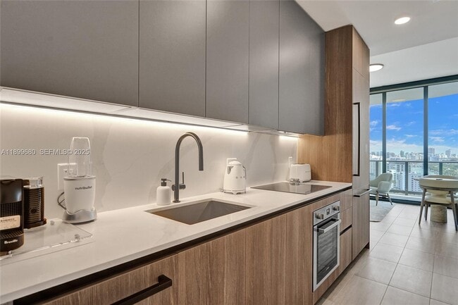 Photo - 580 72nd St Unidad 1808