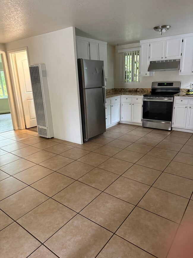 Kitchen/Dining - 2018 4th St Unit 2018