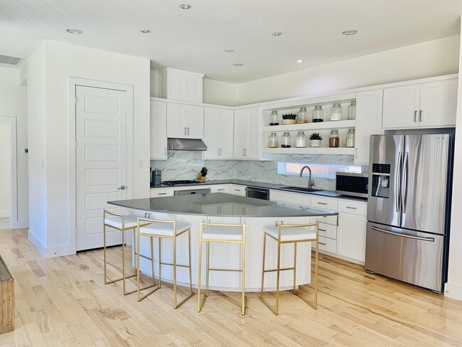 Photo - 4070 Worcola St