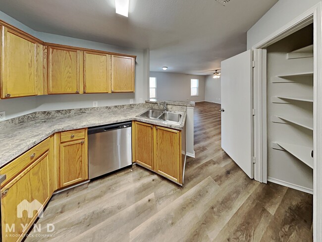 Photo - 2006 Waleska Plaza