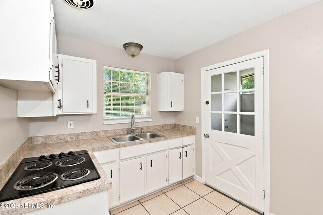 Photo - 7001 Cherbourg Ave N