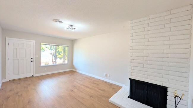 2742 Edison Ave