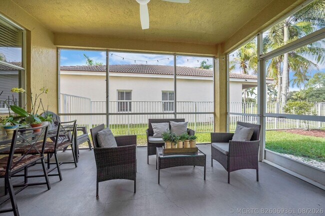 Photo - 1457 Banyan Way