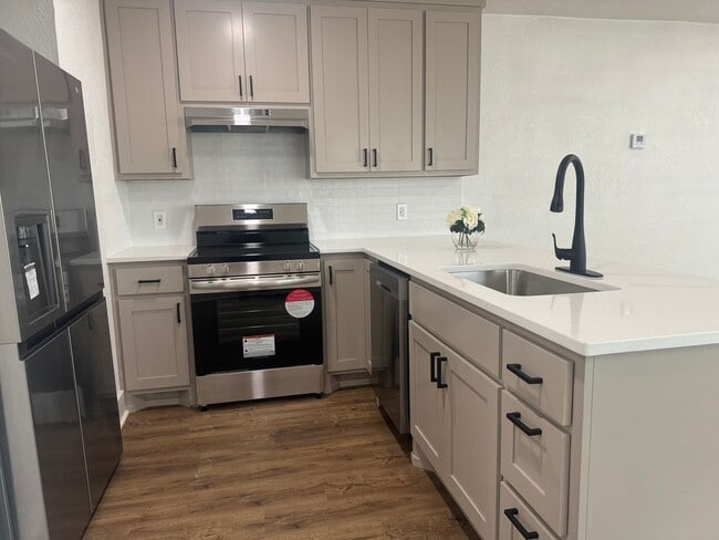 Photo - Gorgeous fully updated 1 Bedroom Duplex