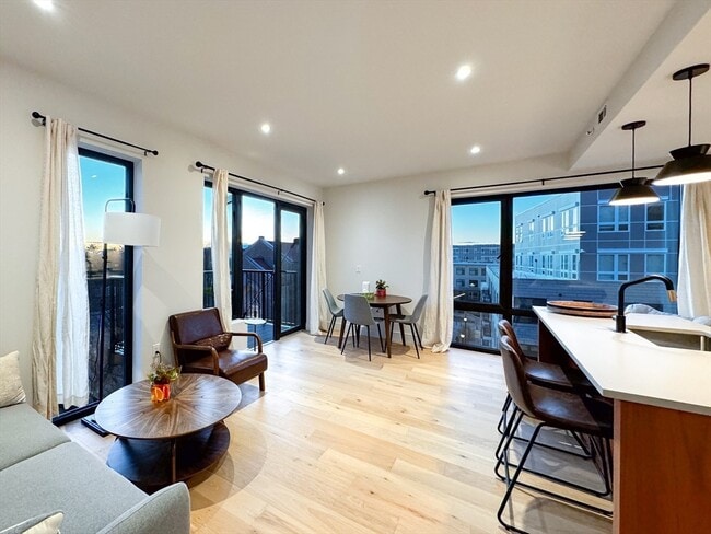 Building Photo - 1 Nevins Hill Way Unit 606