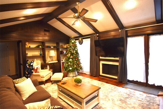 Photo - 8011 Meadowvale Dr