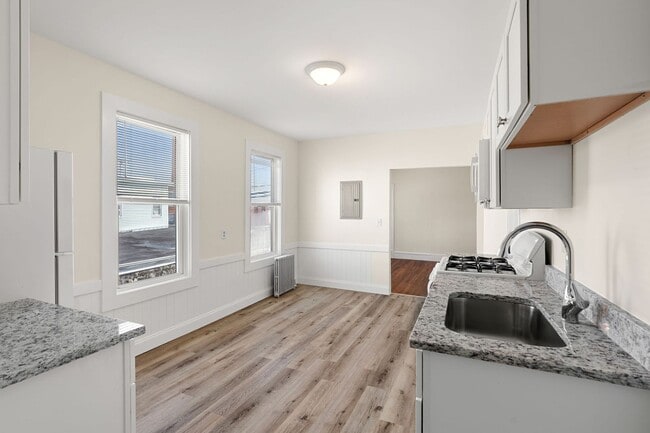 Photo - 79 Shaw St Unit 83 Shaw St