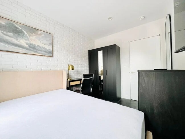 Photo - Furnished room/NOT APARTMENT Unit 2