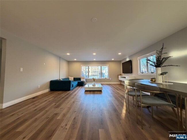 Building Photo - 200 Forest