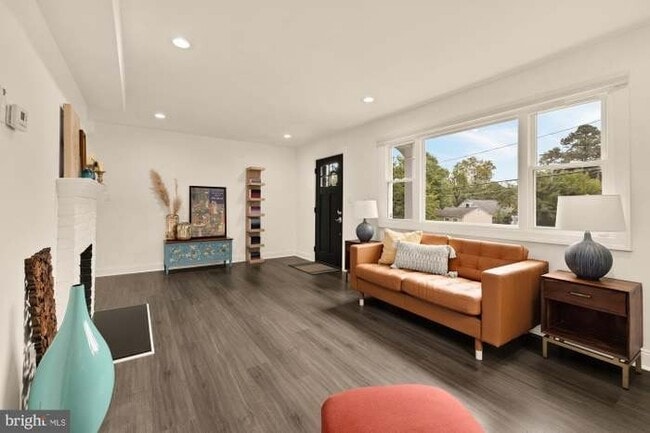 Photo - 6728 Barrett Rd