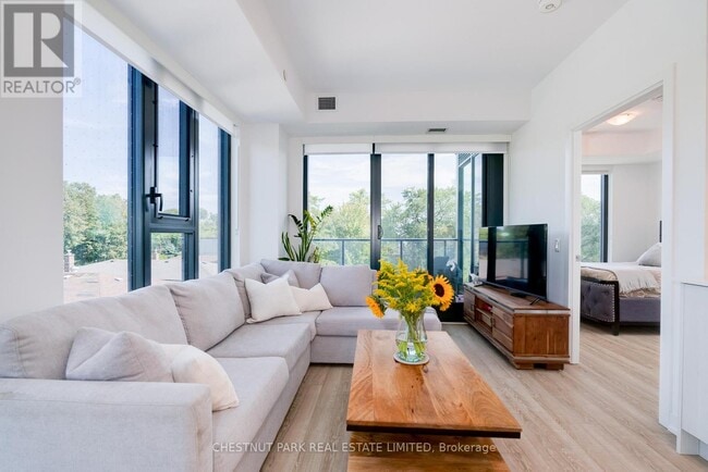 Photo - 250 Lawrence Ave W Unité 406