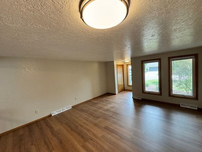 2412 E Ridge Ter