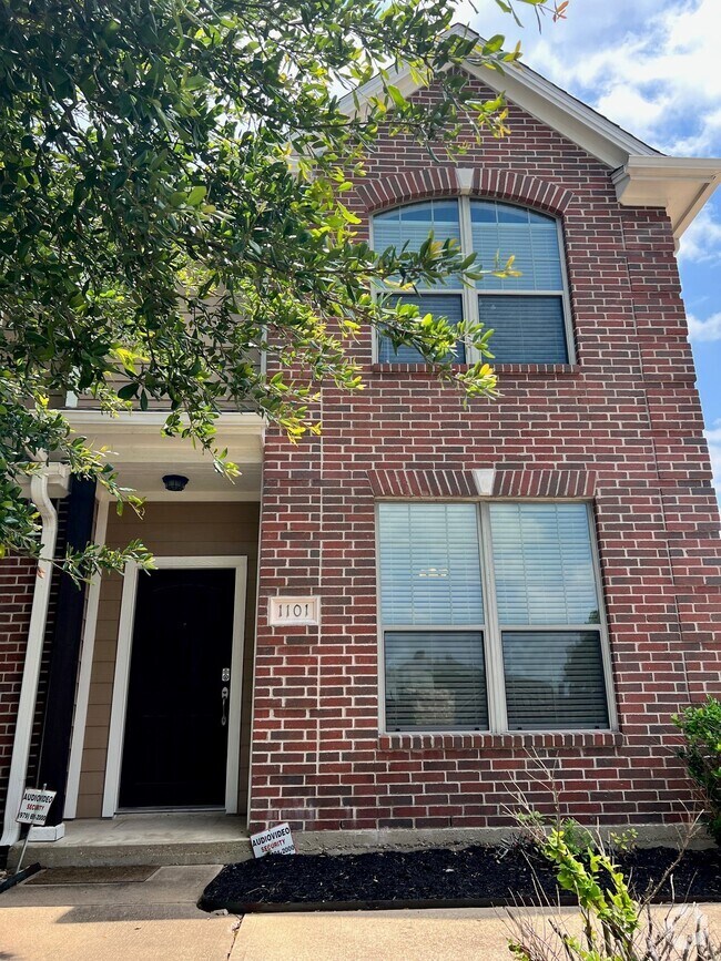 Building Photo - 1000 Spring Loop Unit 1101 Rental