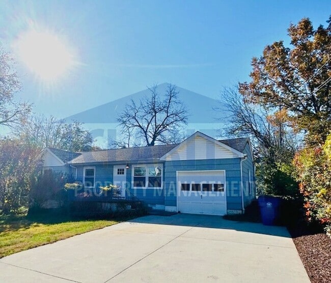 Building Photo - Three bedroom home in Downtown Cleveland!