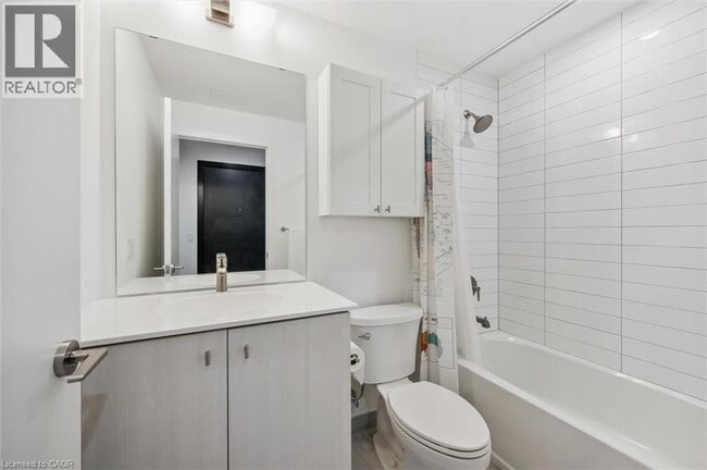 Photo - 15 Wellington St S Unit 909