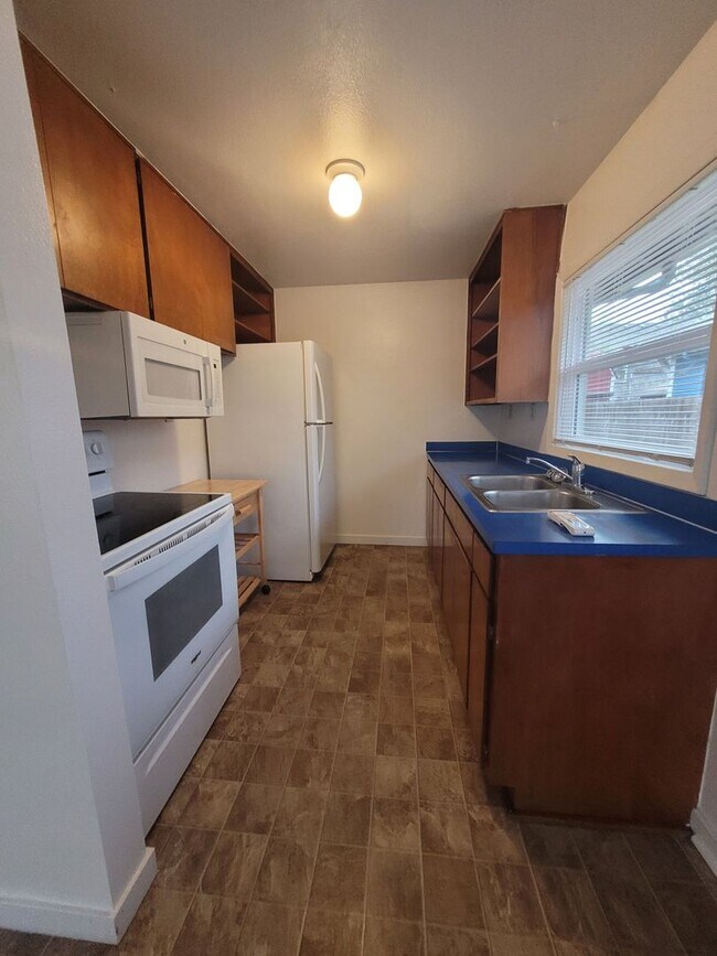 Photo - 1131 W 8th Ave Unidad Main