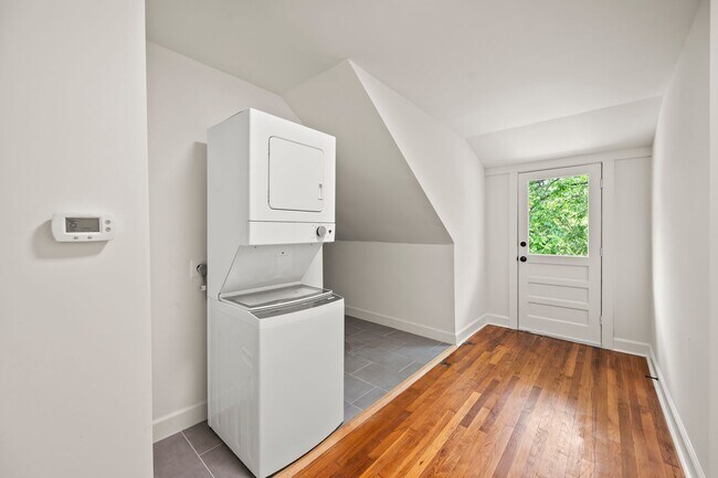 Photo - 1407 Clover St