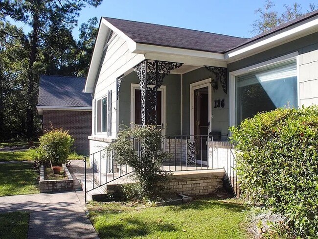 Photo - 136 E 57th St