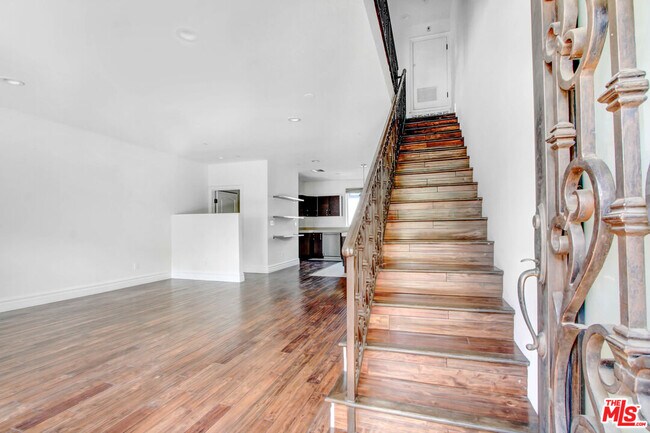 1096 S Bedford Dr Unit 102